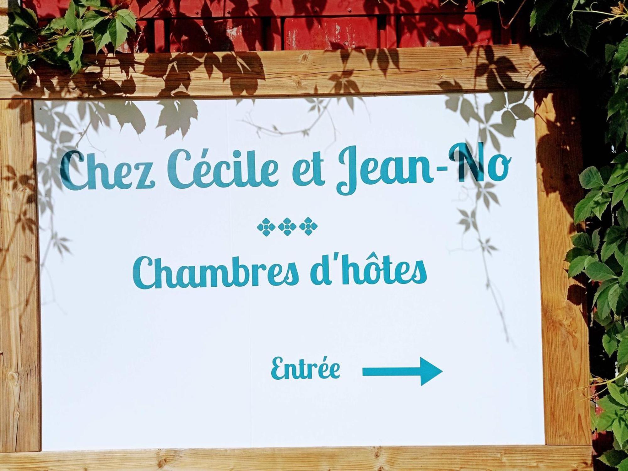 Chez Cecile Et Jean-No Bed & Breakfast Gan Exterior photo